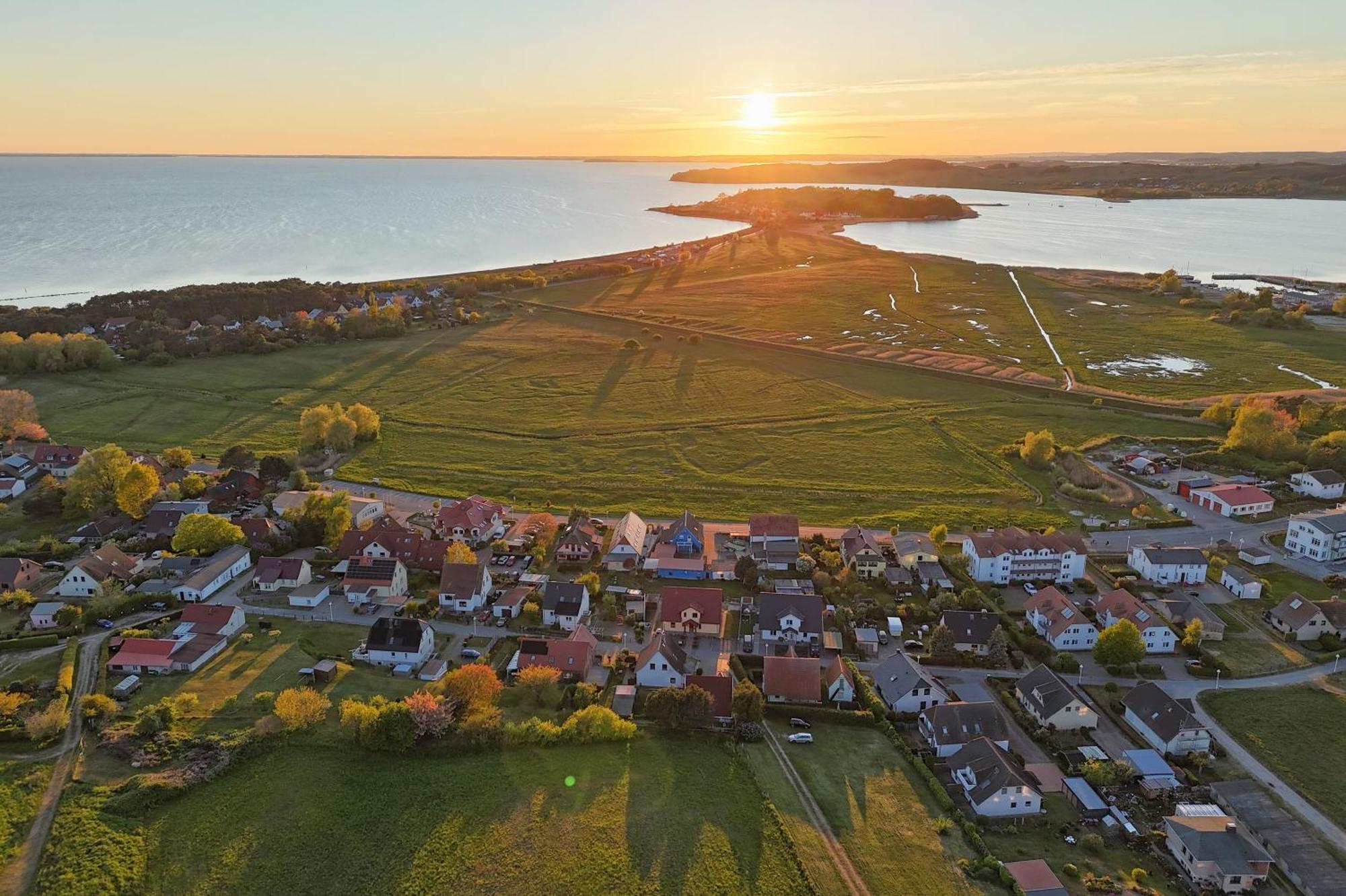 Schicke Fewo Mit Terrasse, Gratis Nutzung Vom Ahoi Erlebnisbad Und Sauna In Sellin - Haus De Niege Wech Fewo 02 Thiessow Esterno foto